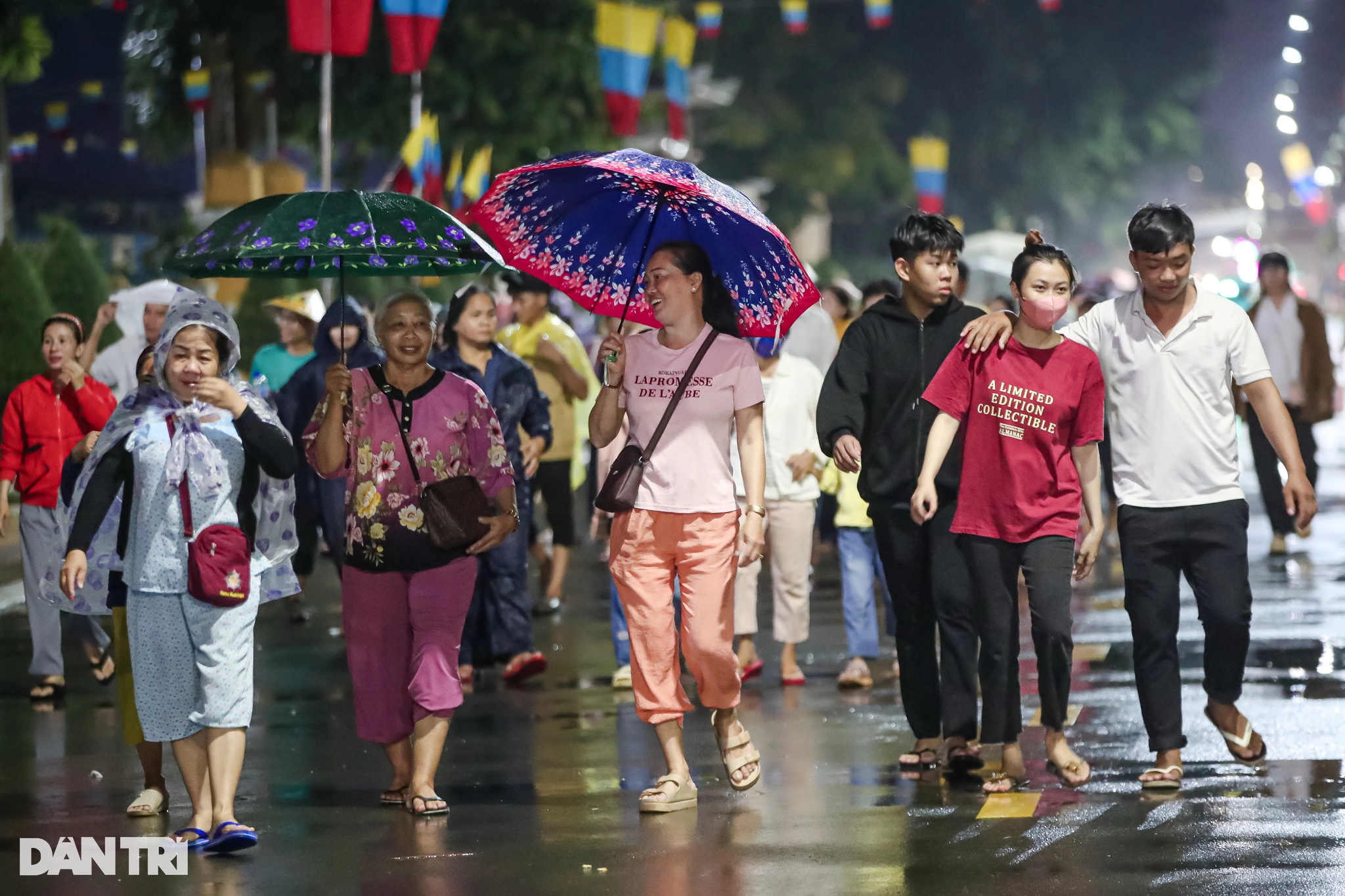 Hàng nghìn người hành hương về Tòa thánh Tây Ninh 10